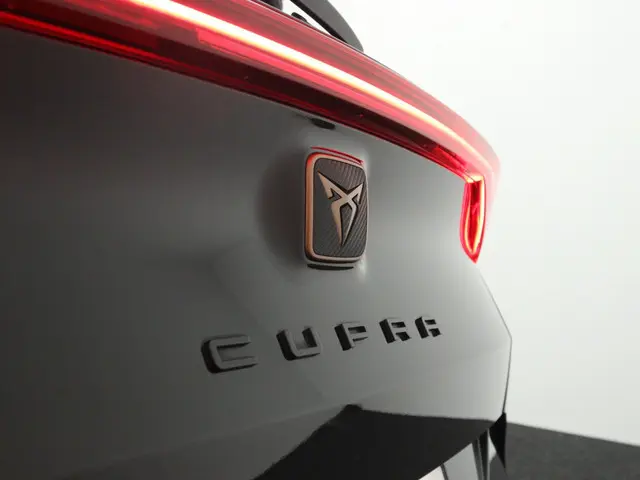 Cupra Formentor 1.4 TSI e-Hybrid Essential | Carplay navigatie | Cruise control 