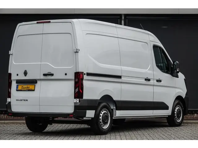 Renault Master T35 | L2H2 | 2.0Dci 150Pk | Stoel-Bank | 3.500Kg Trekgewicht | Parkeersensoren | Laad...