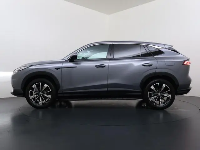 MG HS