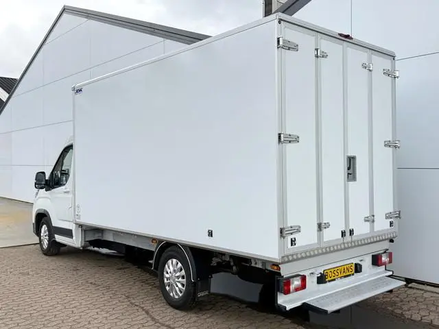 Maxus eDeliver 9 65kWh 204PK Elektrisch Bakwagen met achterdeuren Airco ACC Carplay Camera Parkeerse...