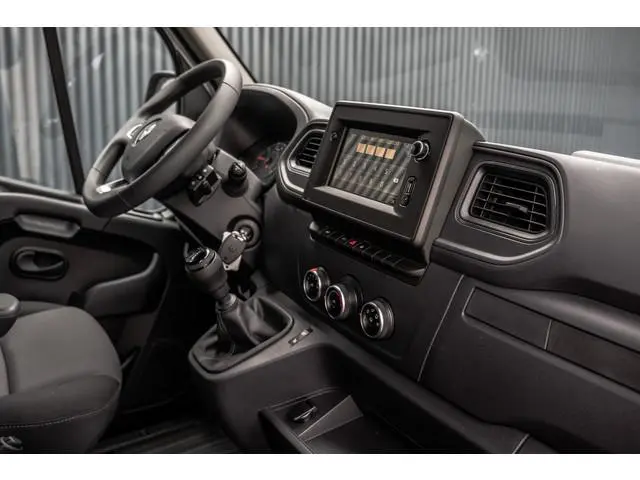 Renault Master Bleu DCI 135PK | L2H2 | Nieuw | Navi | 3-Zits | LED | Cruise | Airco