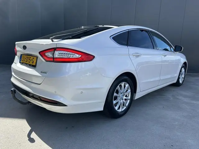Ford Mondeo 1.5 Titanium 161 PK WIT METALLIC PANO DAK TREKHAAK NAVI CRUISE ECC