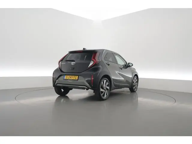 Toyota Aygo X 1.0 VVT-i MT Envy Rijklaar | Bi-Tone | JBL | Camera | Apple CarPlay | Navi | 18'' | Cl...