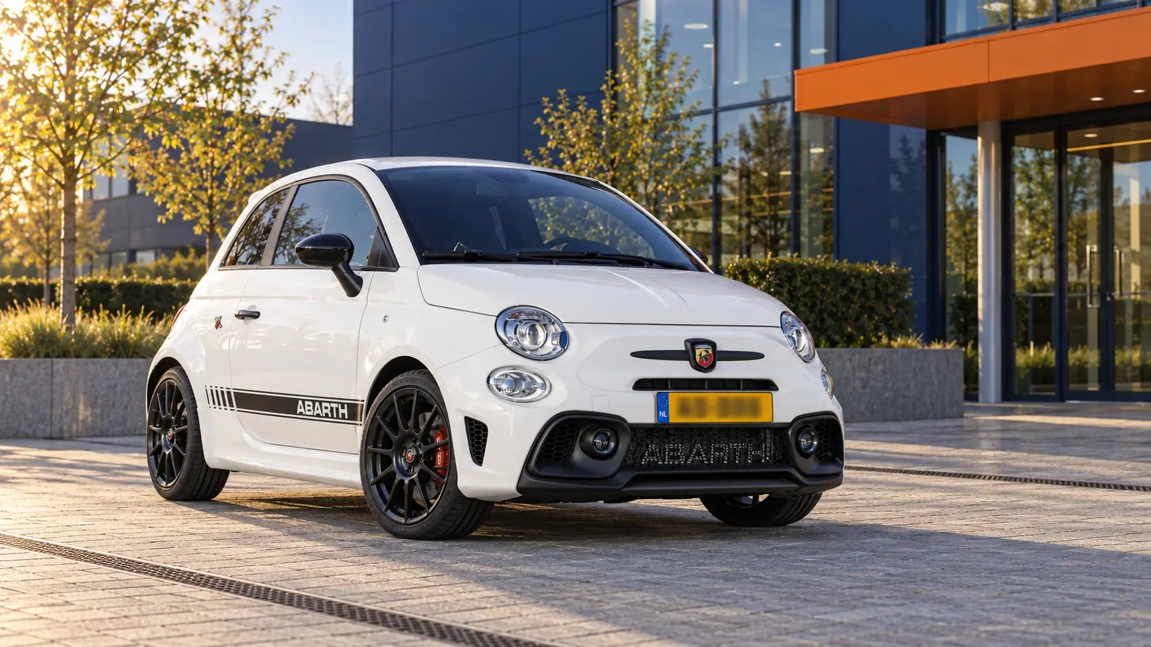 Witte Abarth 695 Competizione voorzijde