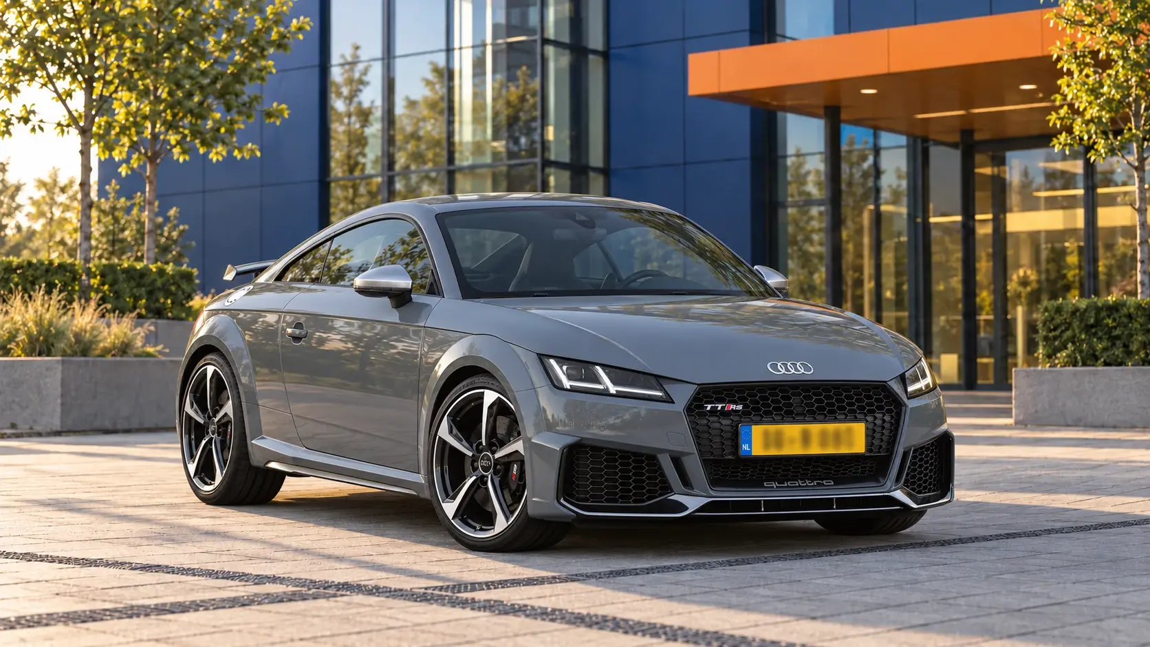 Grijze Audi TT RS Coupé facelift voorzijde