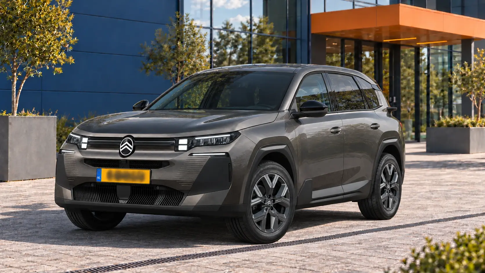 Grijze Citroën C5 Aircross van de tweede generatie, schuin van voren