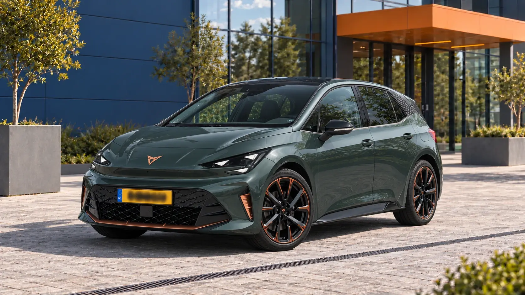 Groene CUPRA Born VZ na de facelift van 2026, schuin van voren