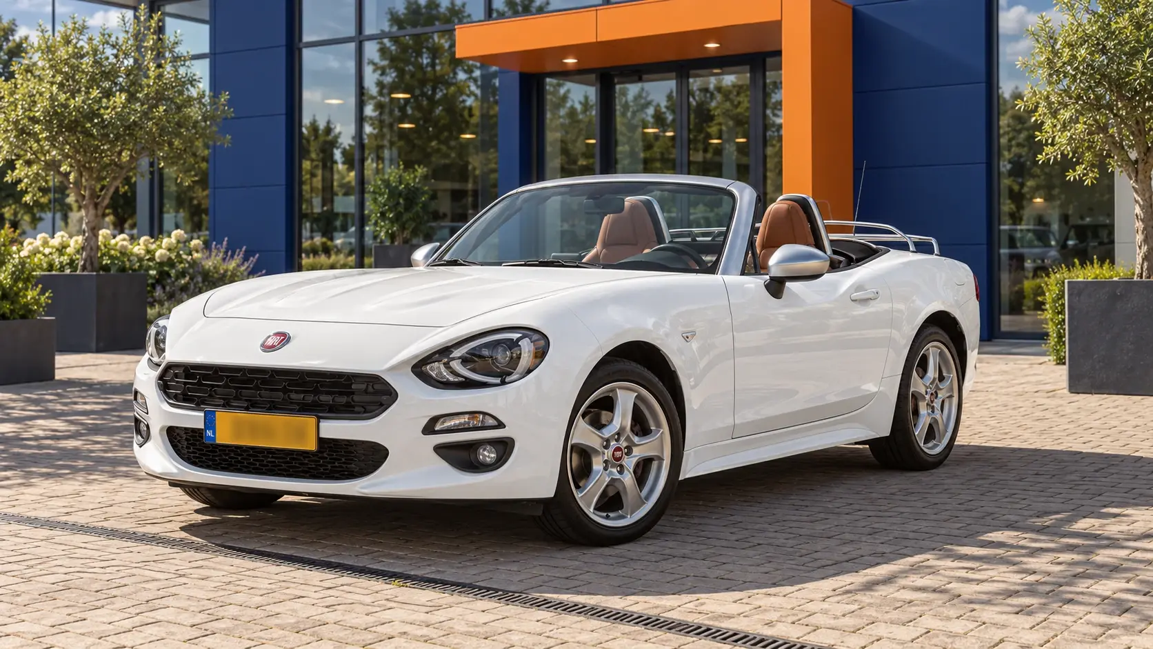 Fiat 124 Spider kopen: witte roadster