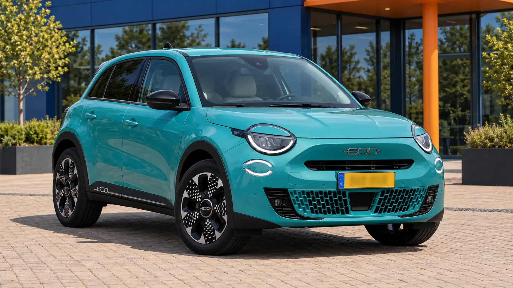 Fiat 600 kopen: blauwgroene Hybrid La Prima