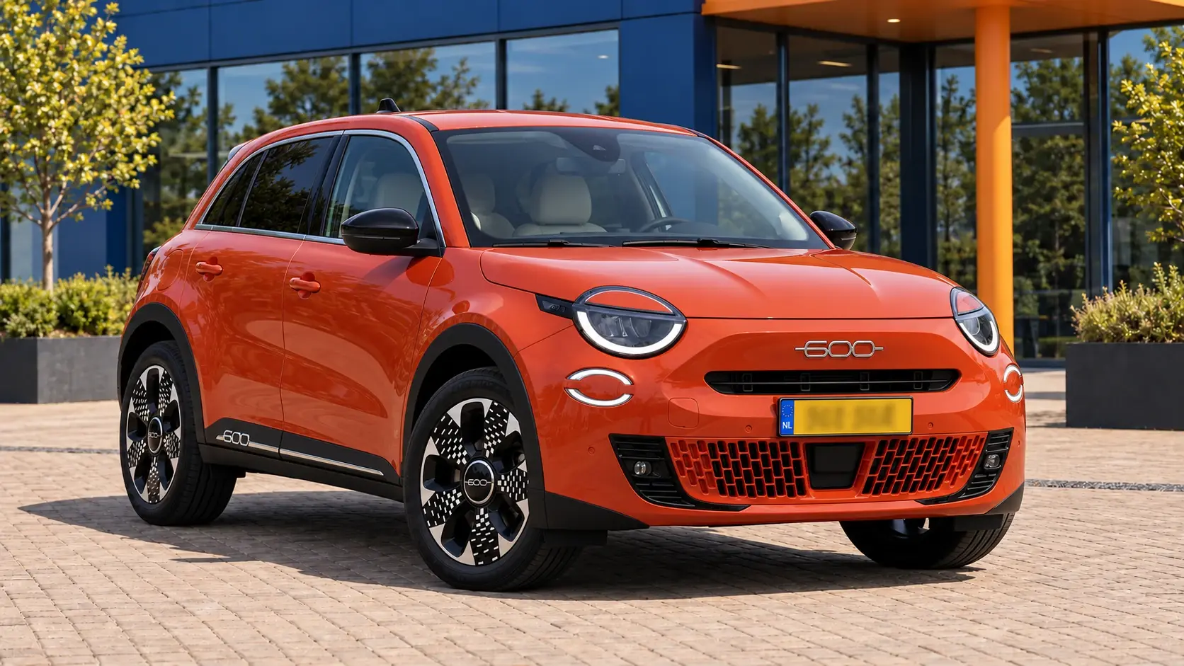 Fiat 600e kopen: oranje elektrische La Prima