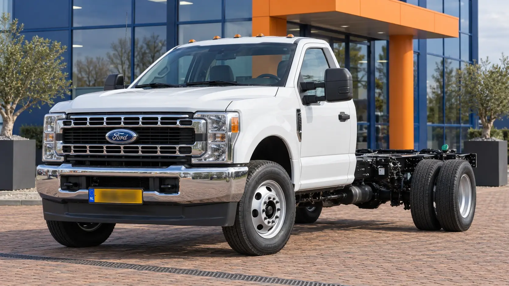Ford F-350 Regular Cab chassis-cabine