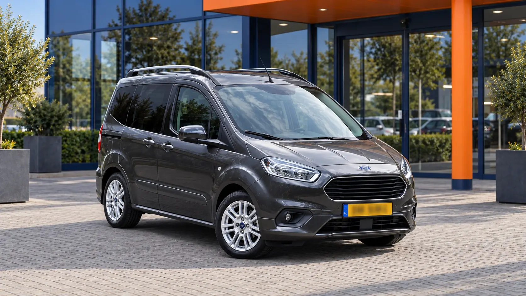 Ford Tourneo Courier kopen: oudere MPV en elektrisch vergelijken