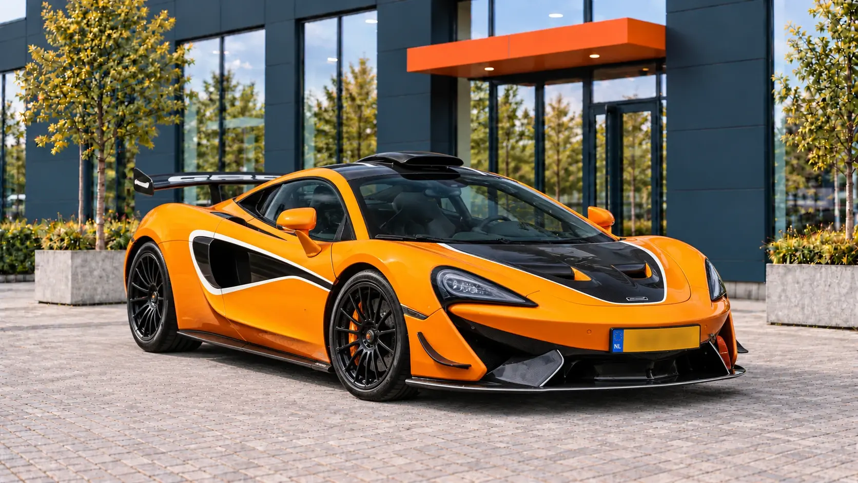 McLaren 620R van voren