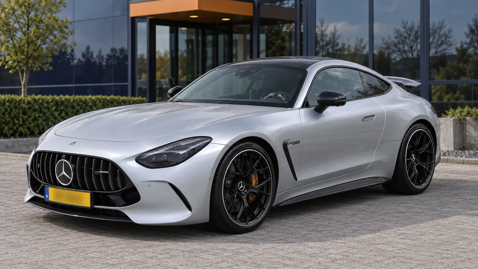 Mercedes-AMG GT van voren