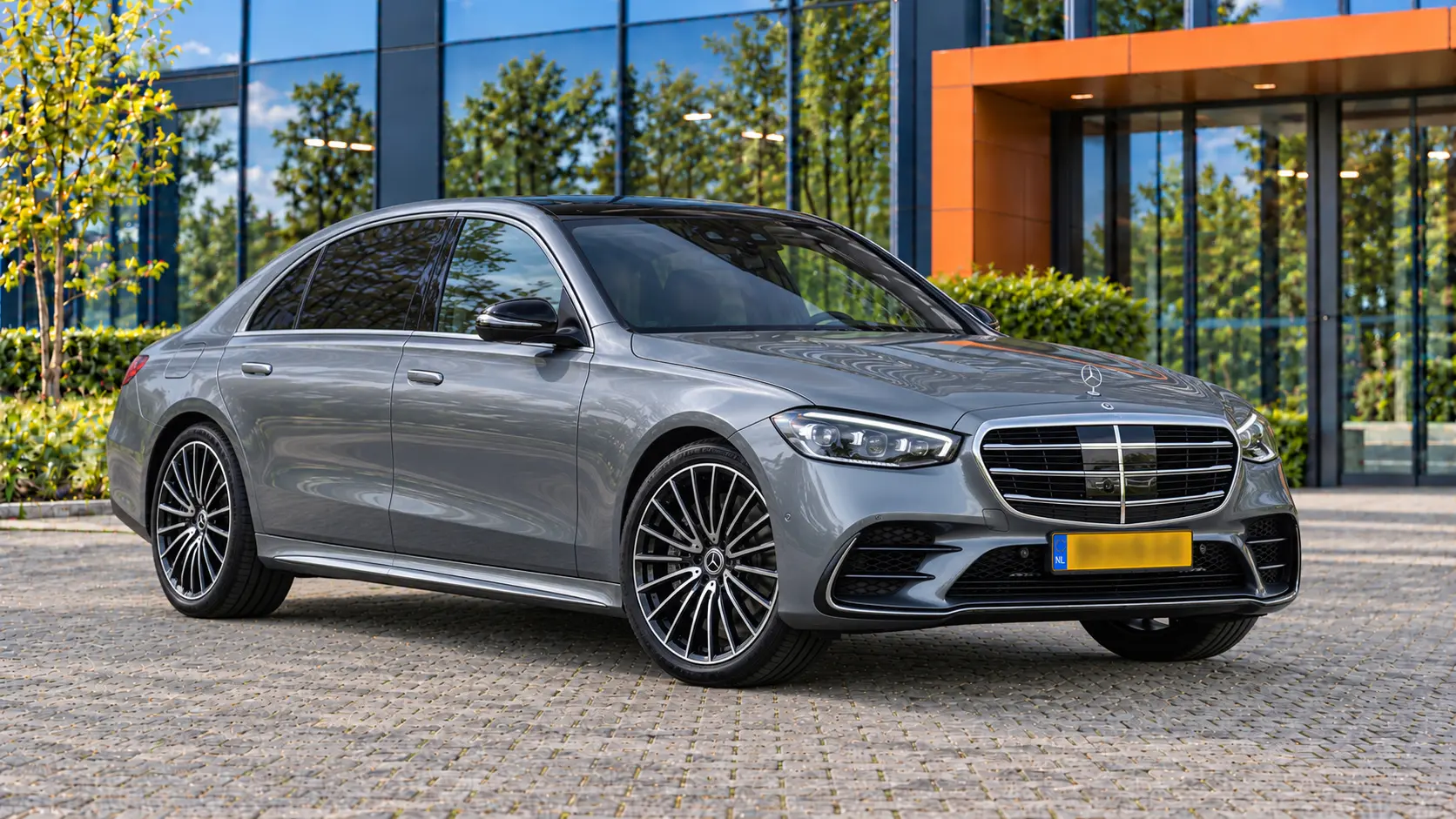 Mercedes-Benz S-Klasse van voren