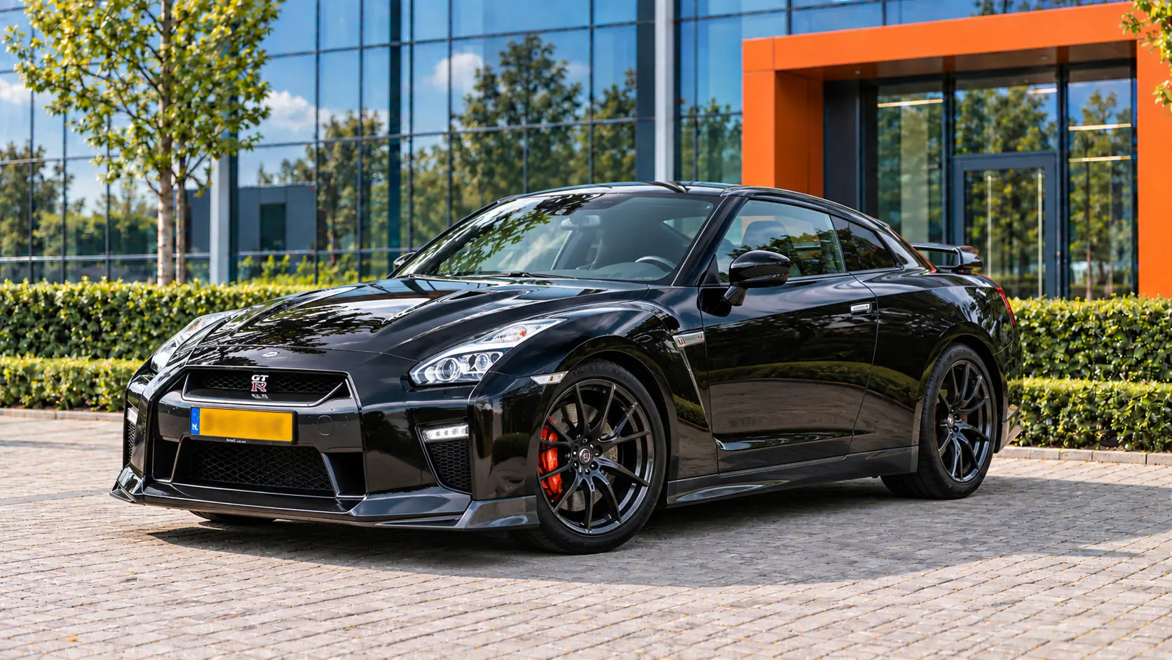 Nissan GT-R van voren
