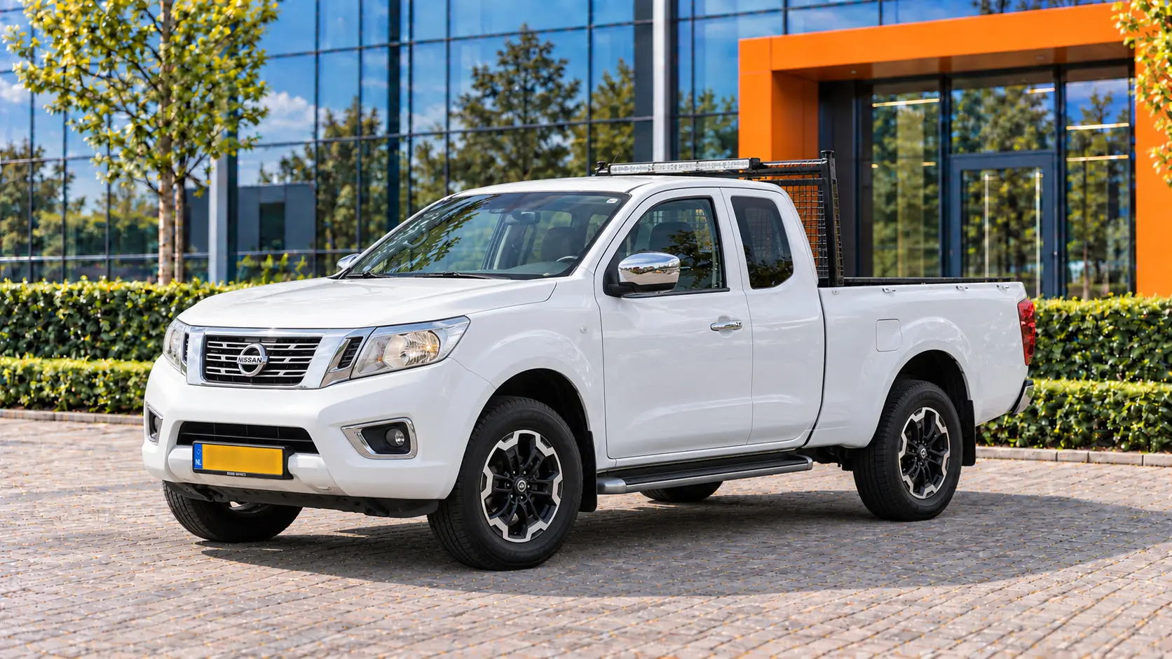 Nissan Navara van voren