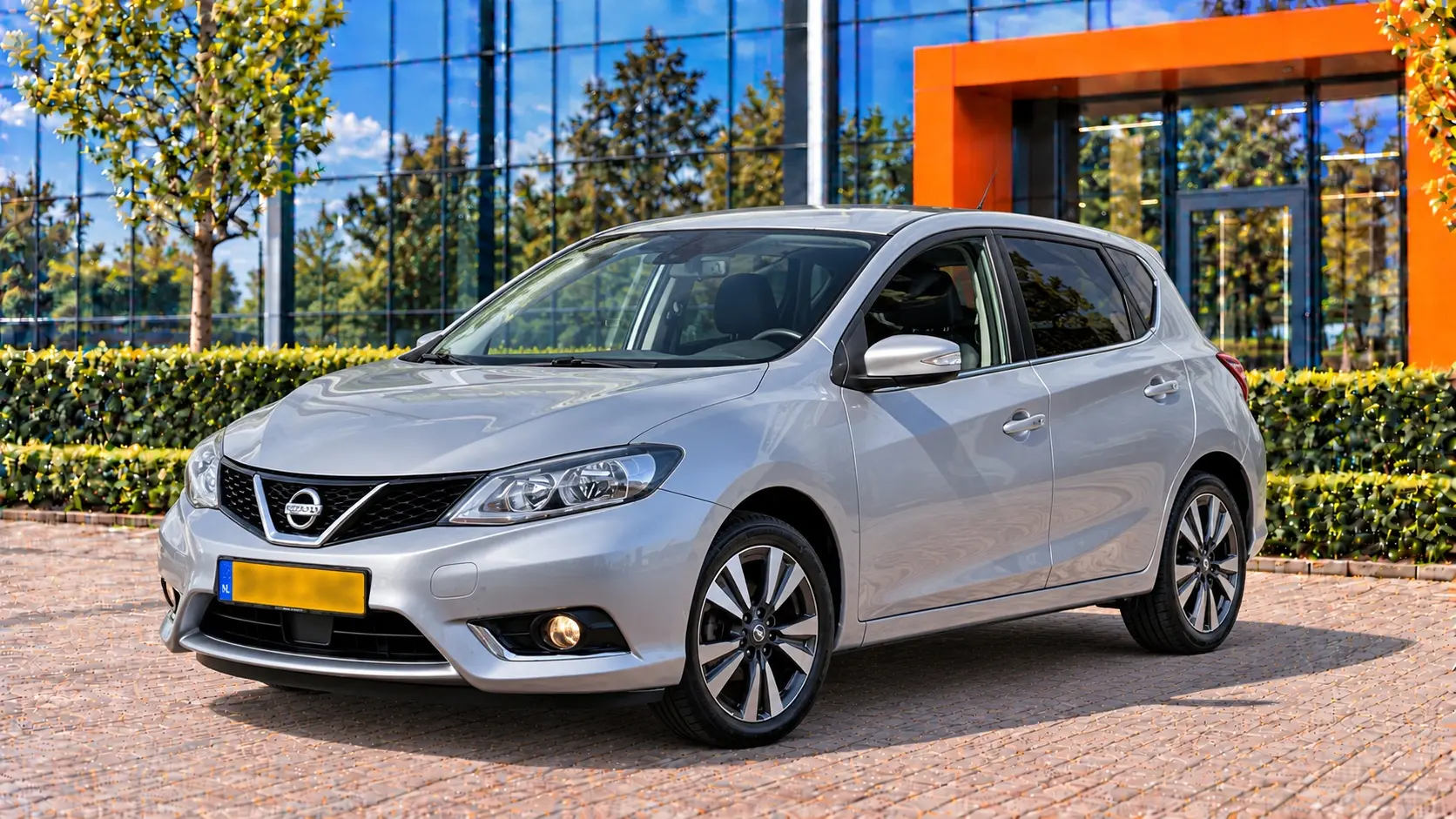 Nissan Pulsar van voren