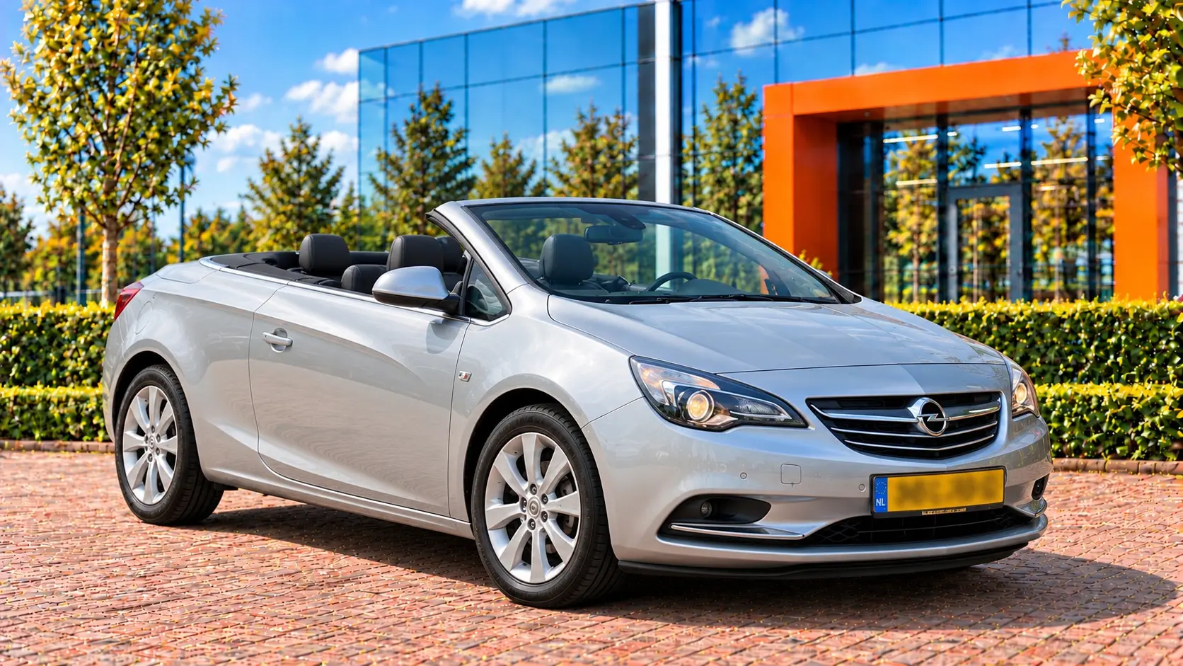 Opel Cascada van voren