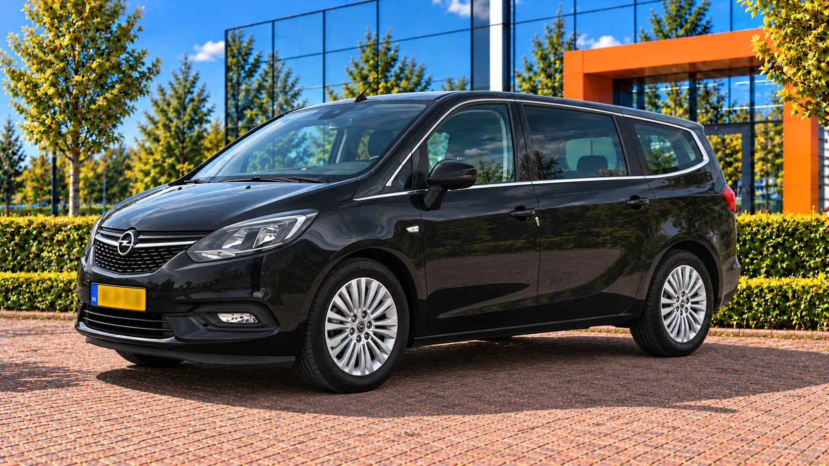 Opel Zafira van voren