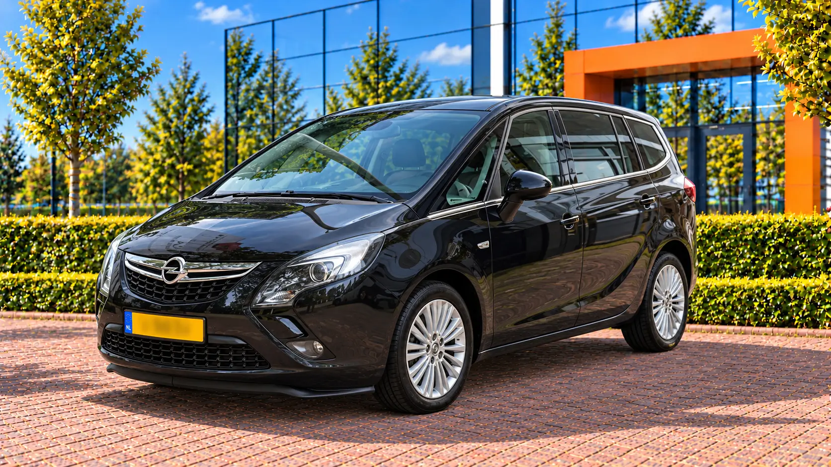 Opel Zafira Tourer van voren