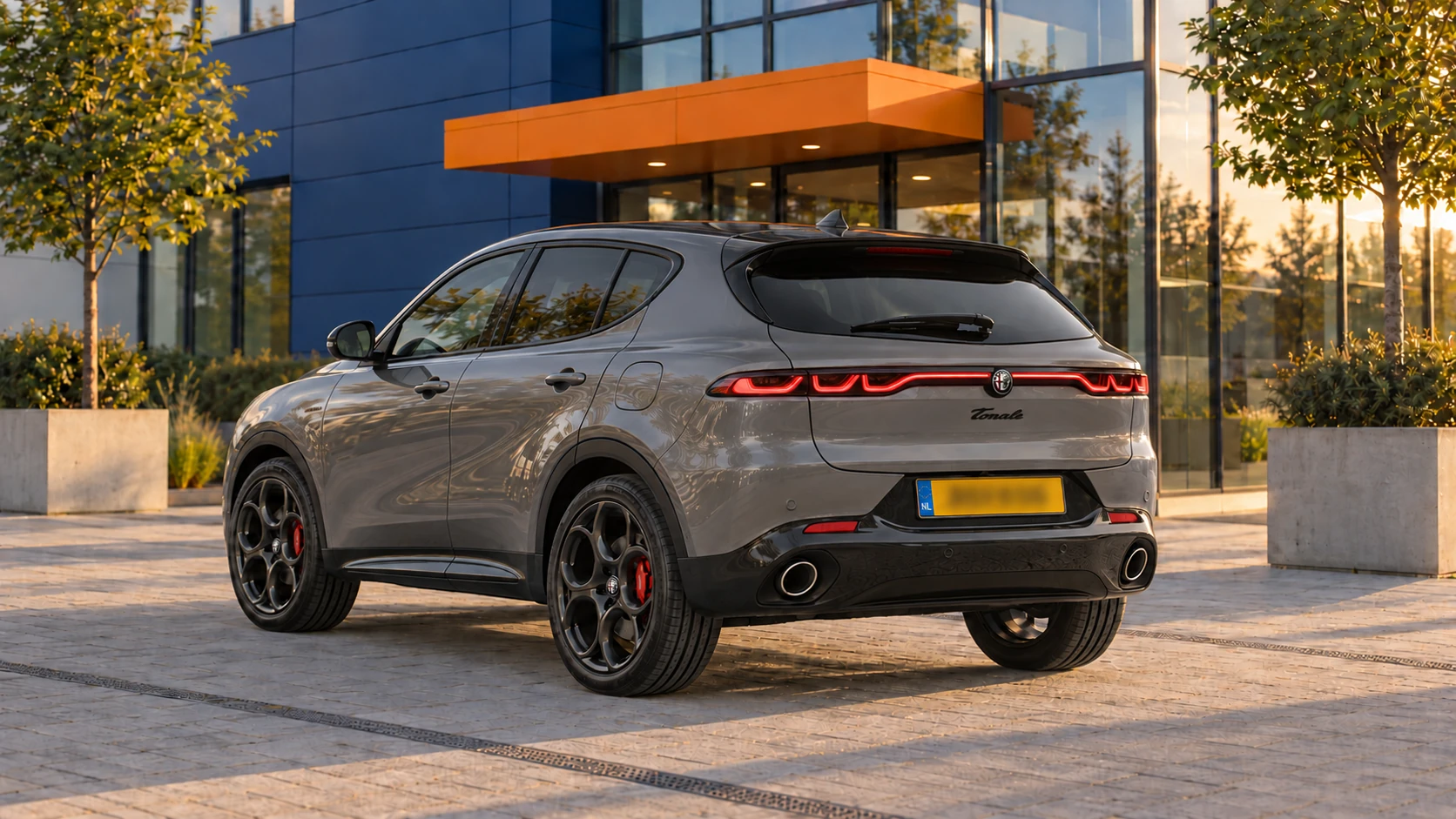 Achterzijde van de vernieuwde Alfa Romeo Tonale Plug-in Hybrid Q4 voor modeljaar 2026