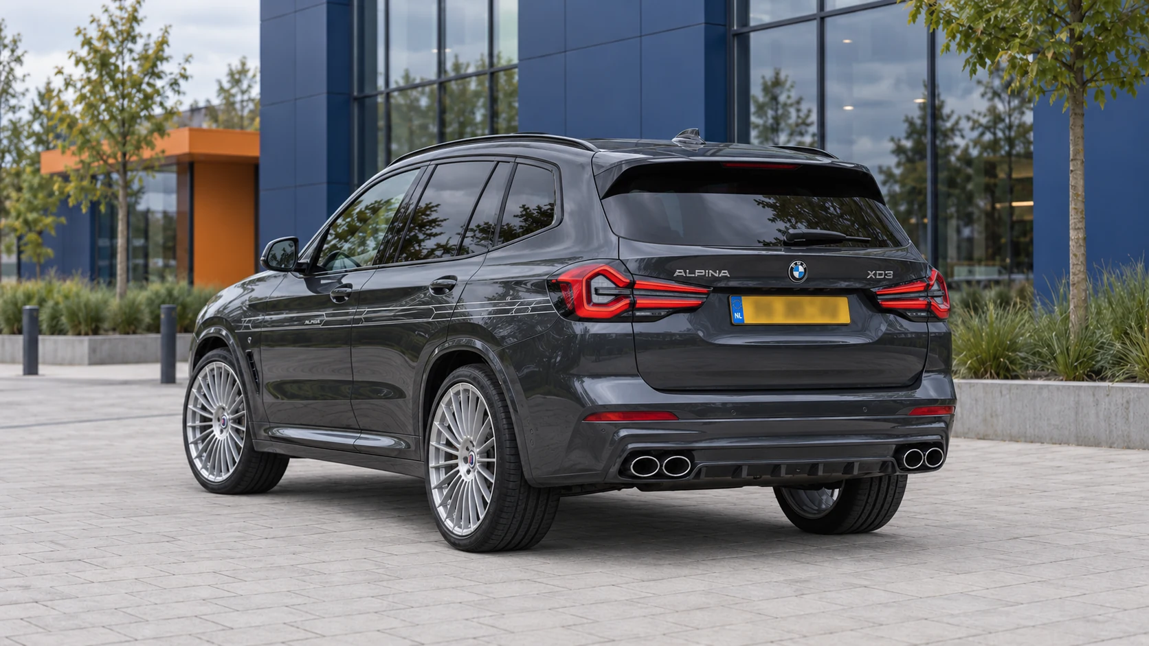 Achterzijde van een Alpina XD3 G01-facelift diesel-SUV