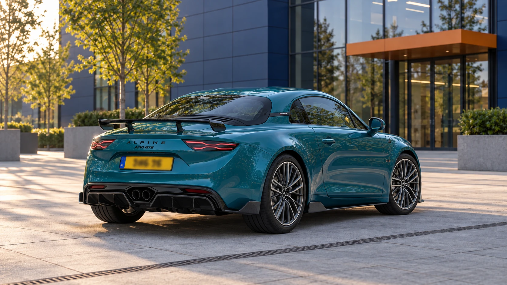 Achterzijde van een blauwe Alpine A110 GTS uit de bestaande benzinegeneratie