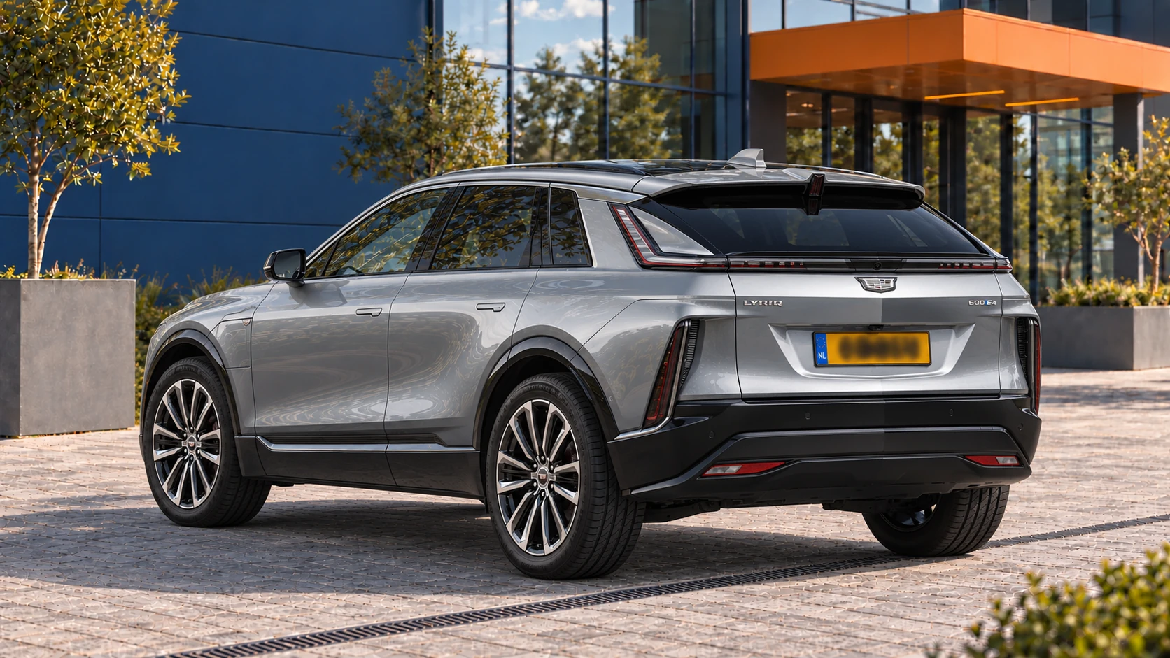 Achterzijde van dezelfde elektrische Cadillac Lyriq Sport AWD