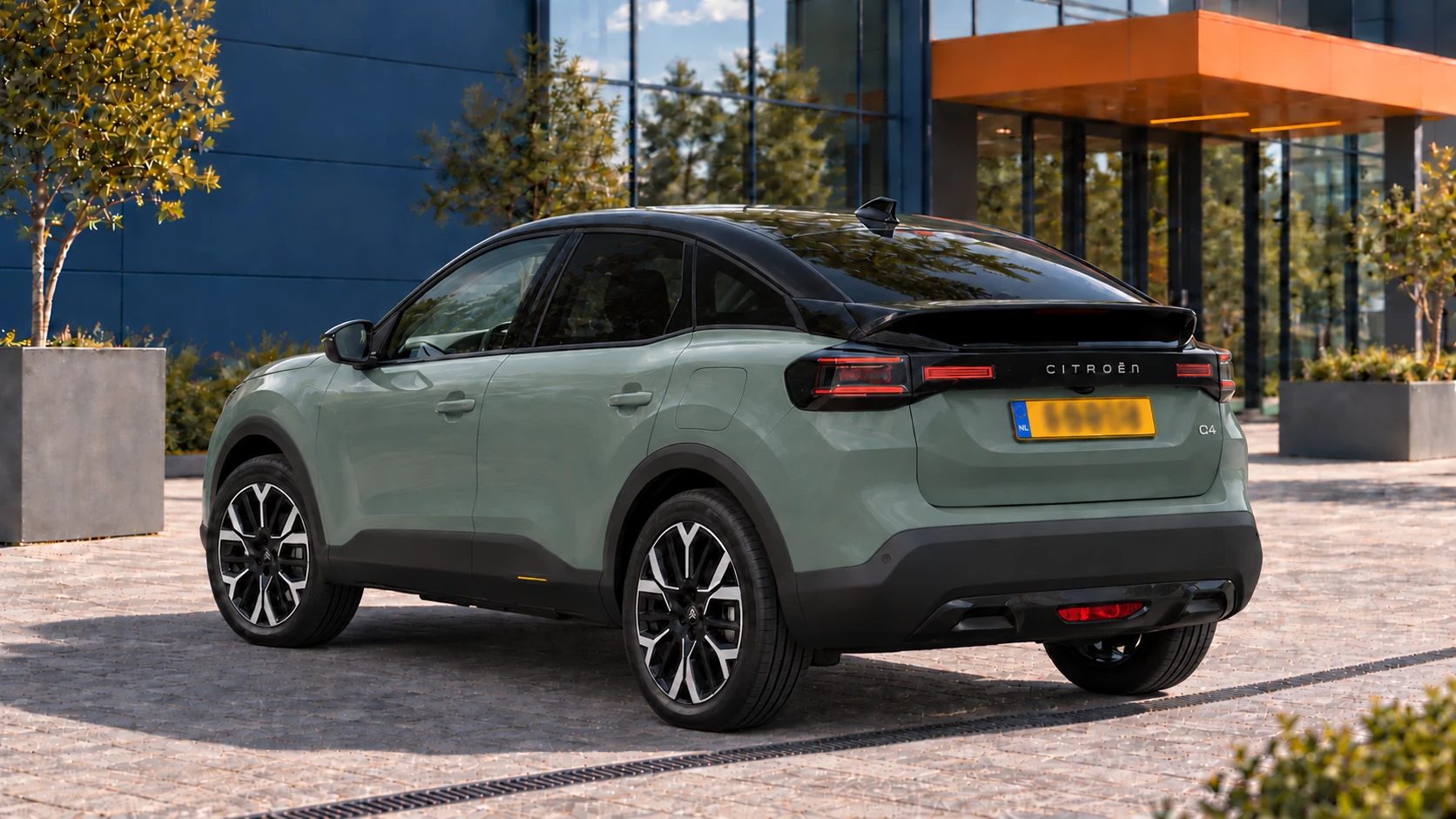 Achterzijde van dezelfde groene Citroën C4