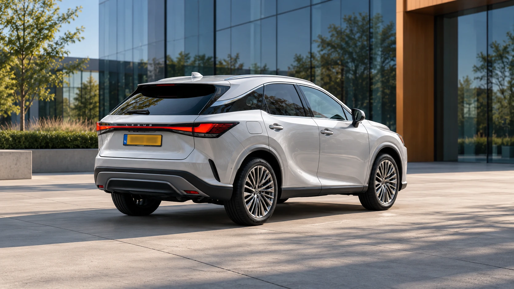 Lexus RX schuin achteraan