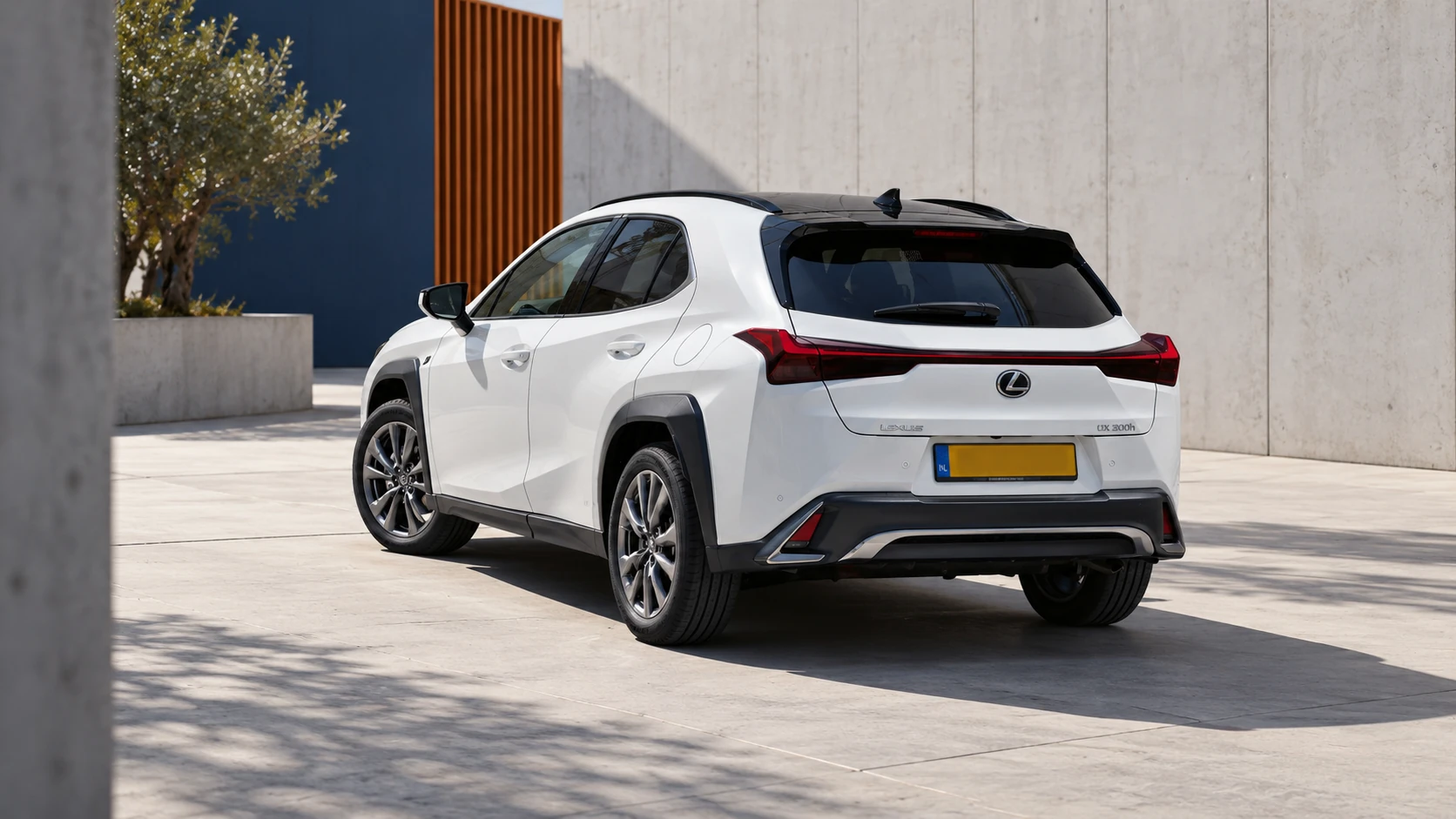Lexus UX schuin achteraan