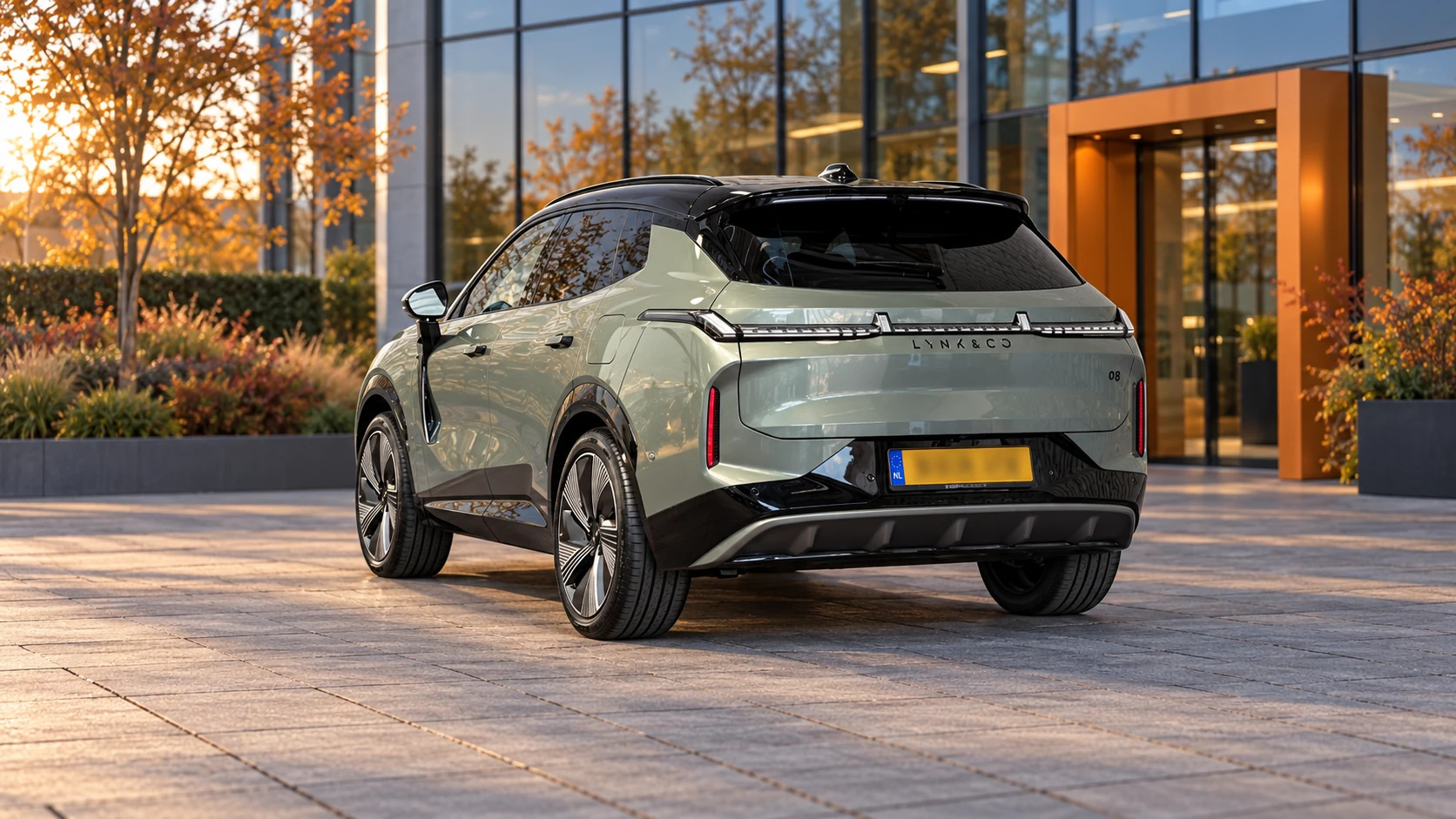 Lynk&Co 08 van achteren