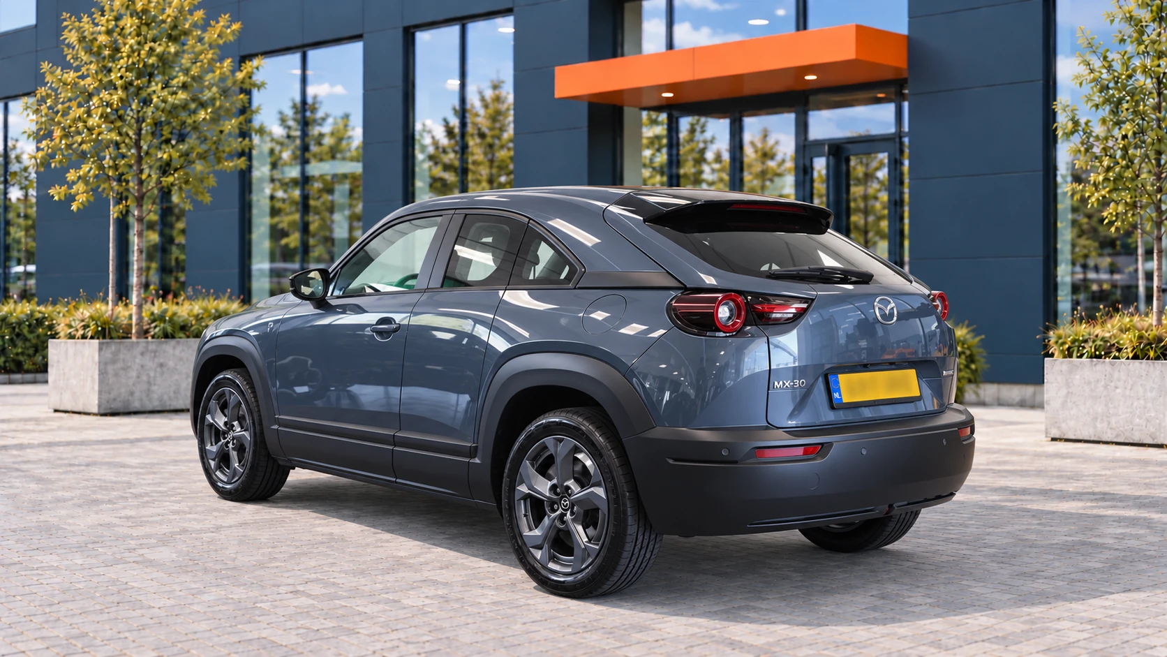 Mazda MX-30 van achteren