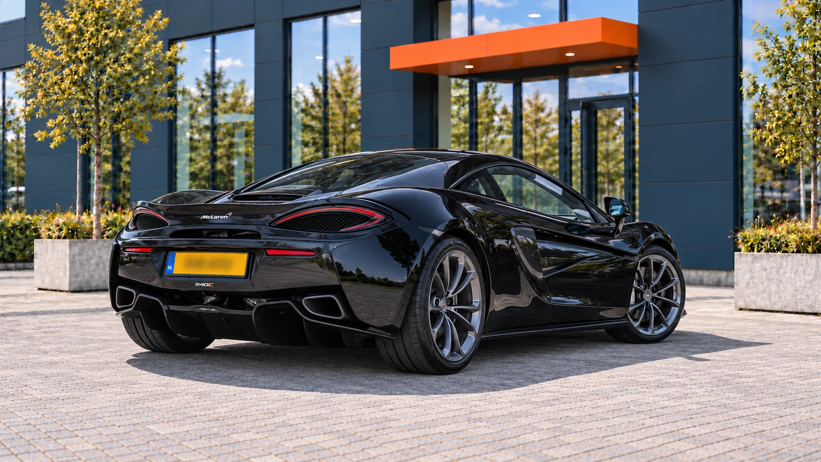 McLaren 540C van achteren