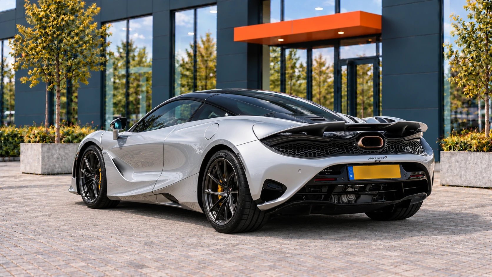 McLaren 750S van achteren