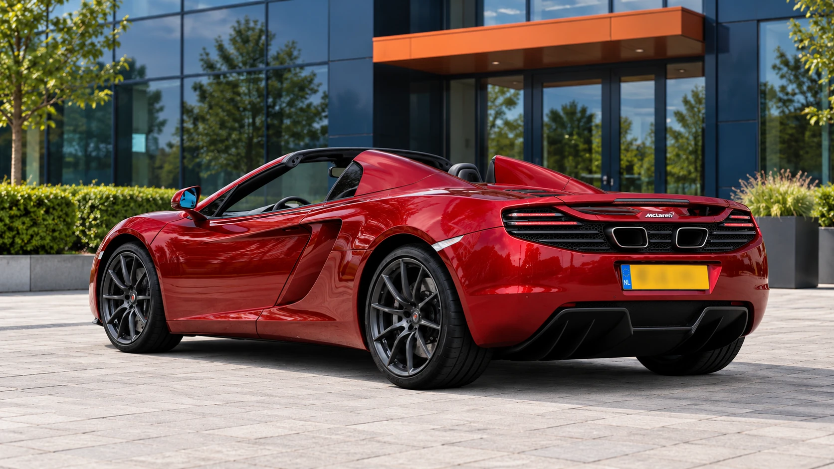 McLaren MP4-12C van achteren
