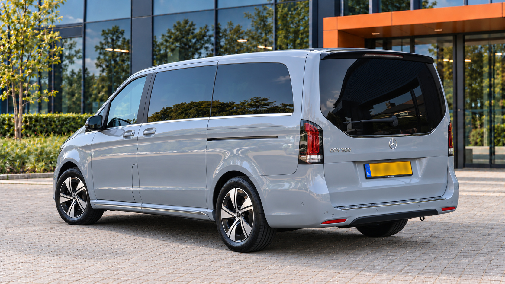 Mercedes-Benz EQV van achteren