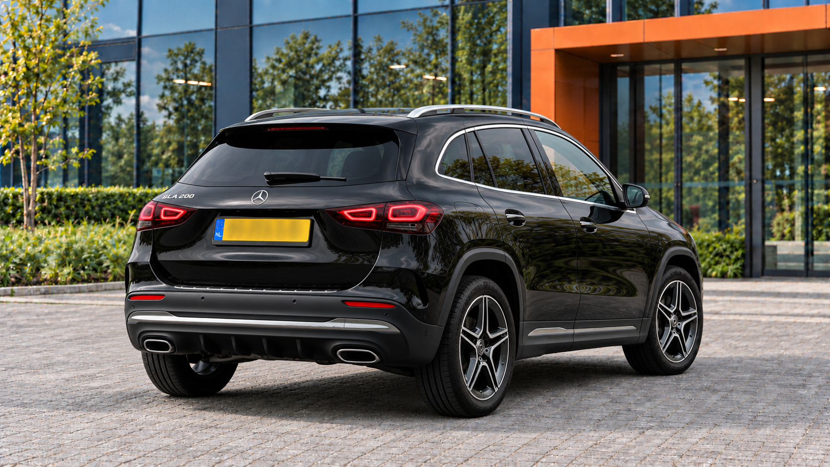 Mercedes-Benz GLA van achteren