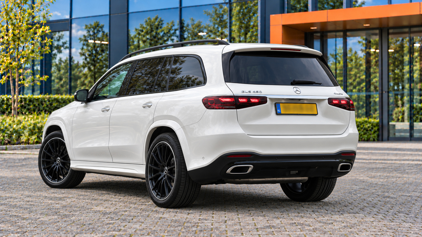 Mercedes-Benz GLS van achteren