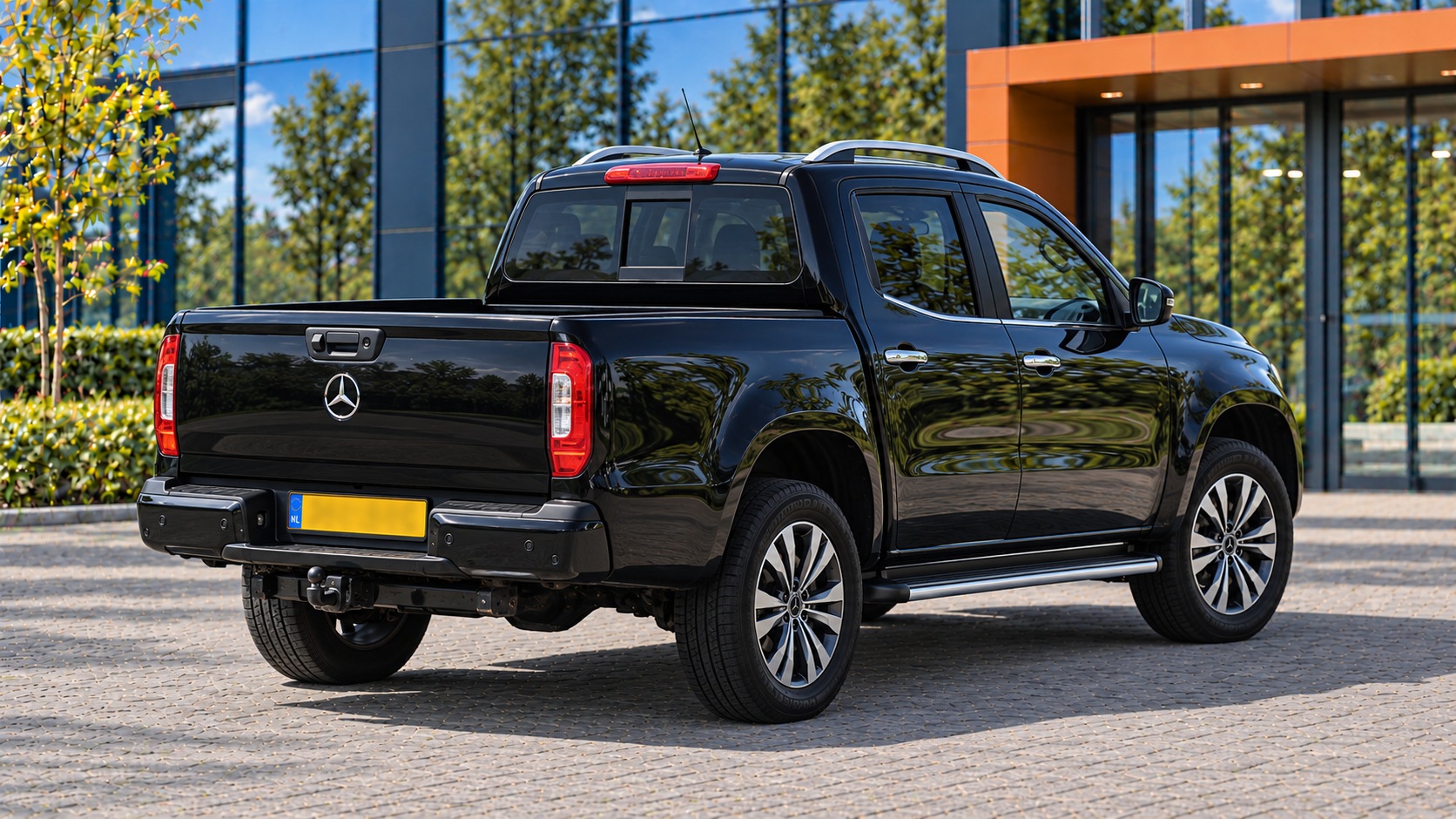 Mercedes-Benz X-Klasse van achteren
