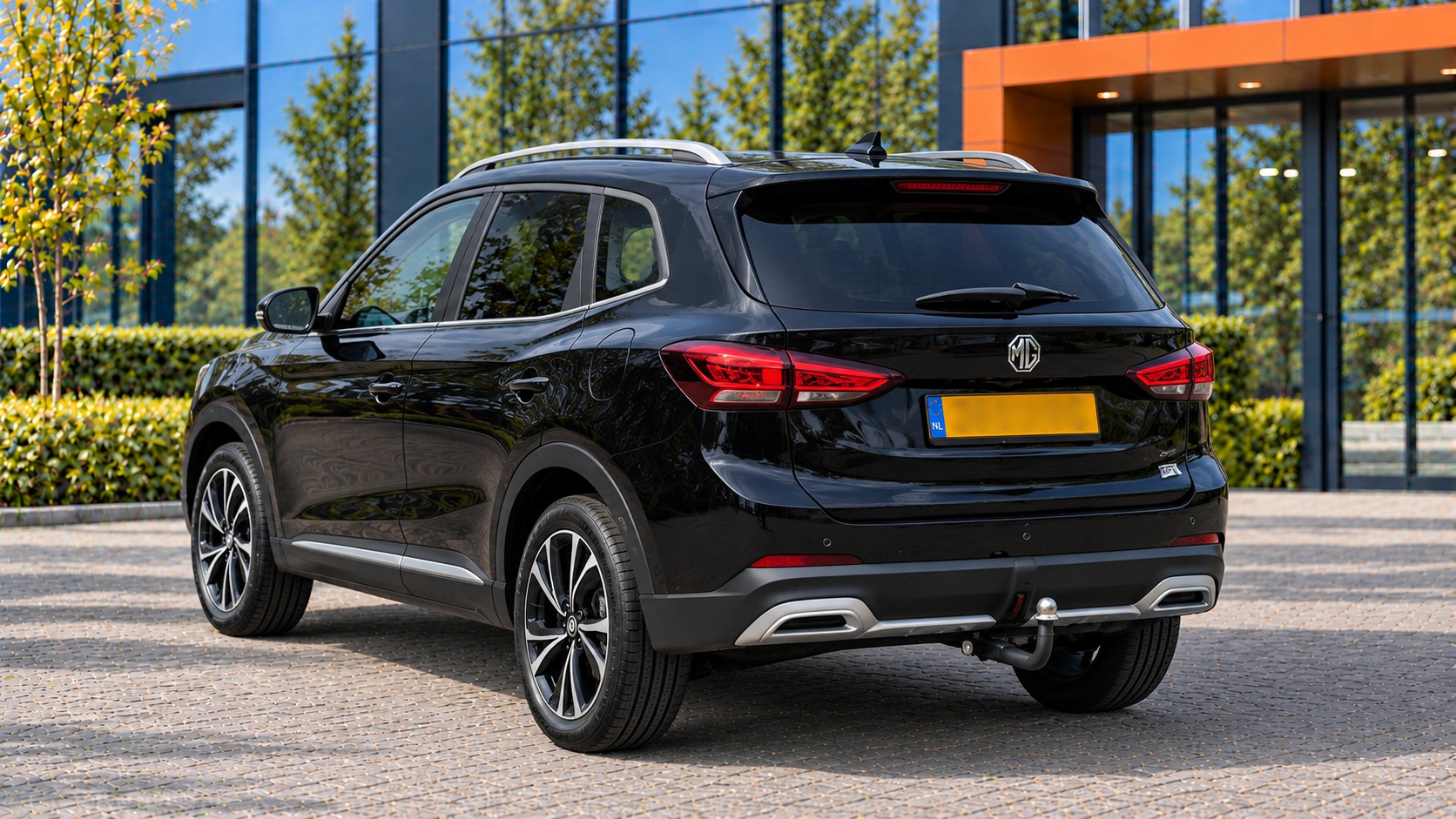 MG ZS van achteren