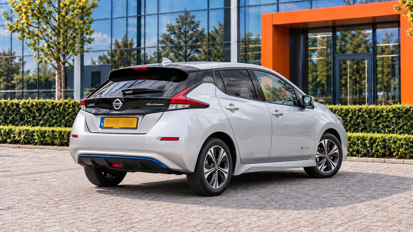 Nissan Leaf van achteren