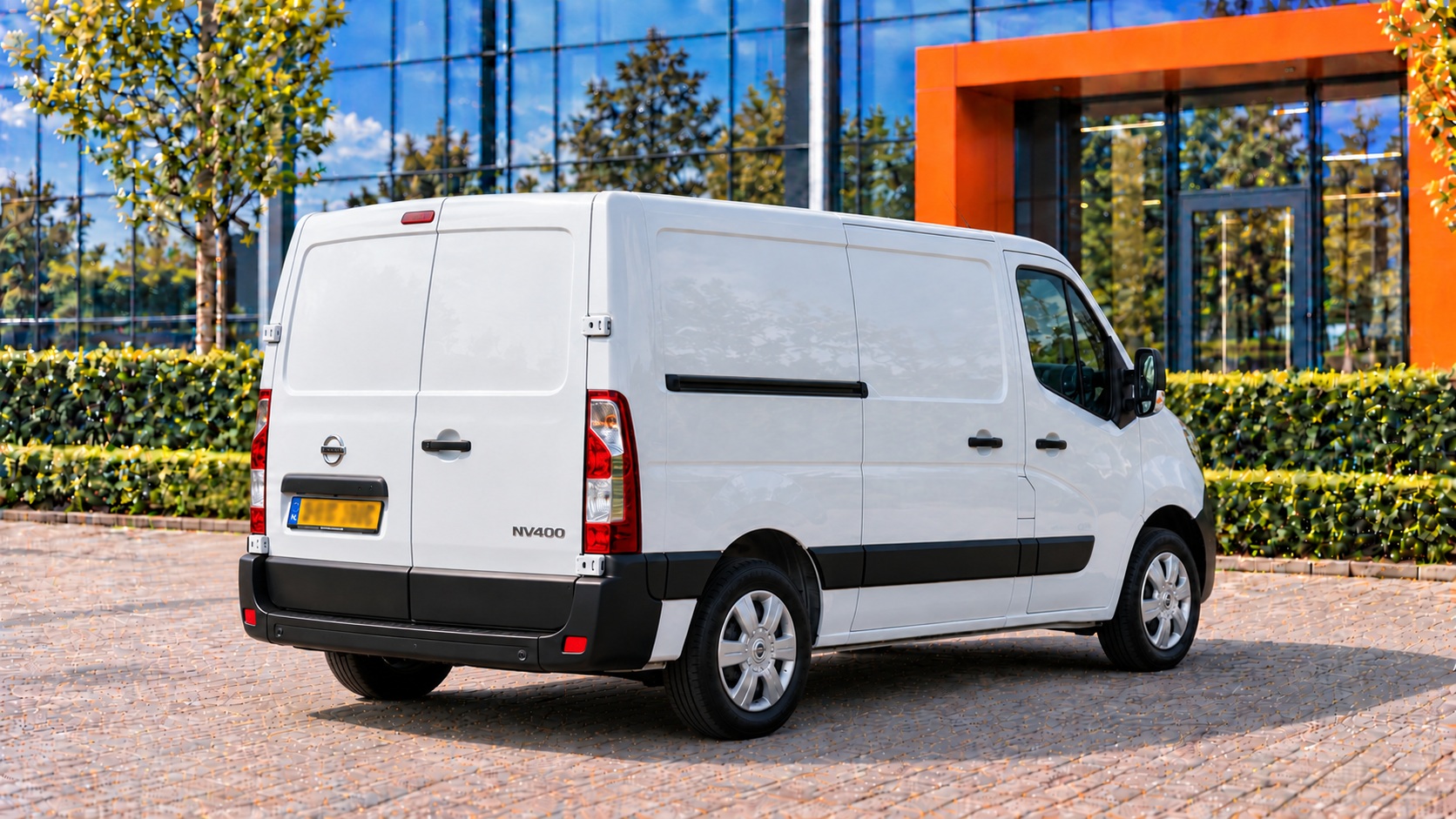 Nissan NV400 van achteren