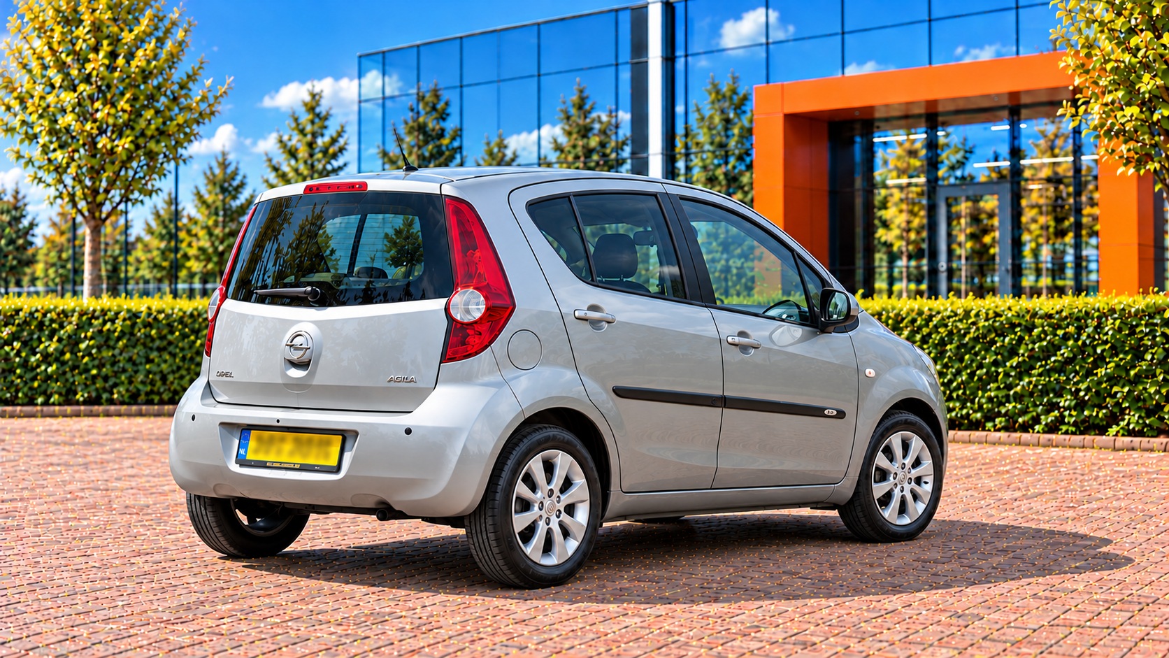 Opel Agila van achteren