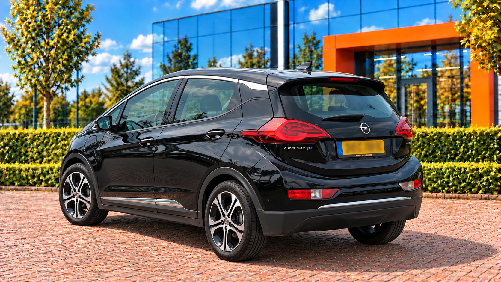 Opel Ampera-e van achteren