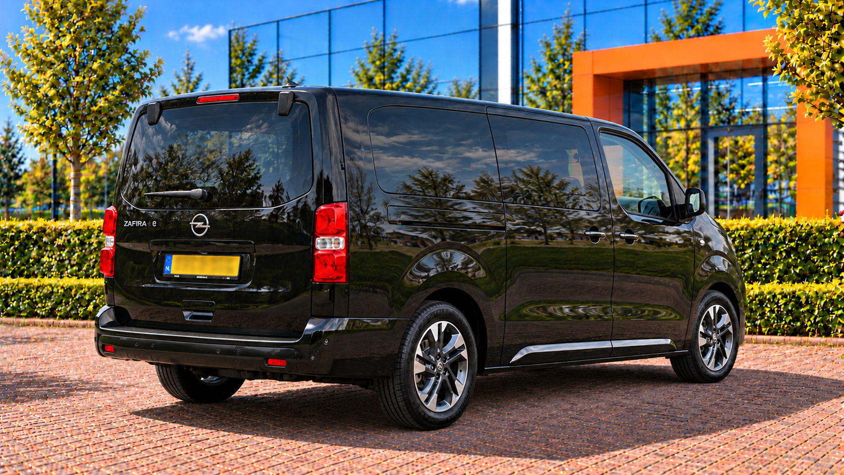 Opel Zafira e-Life van achteren
