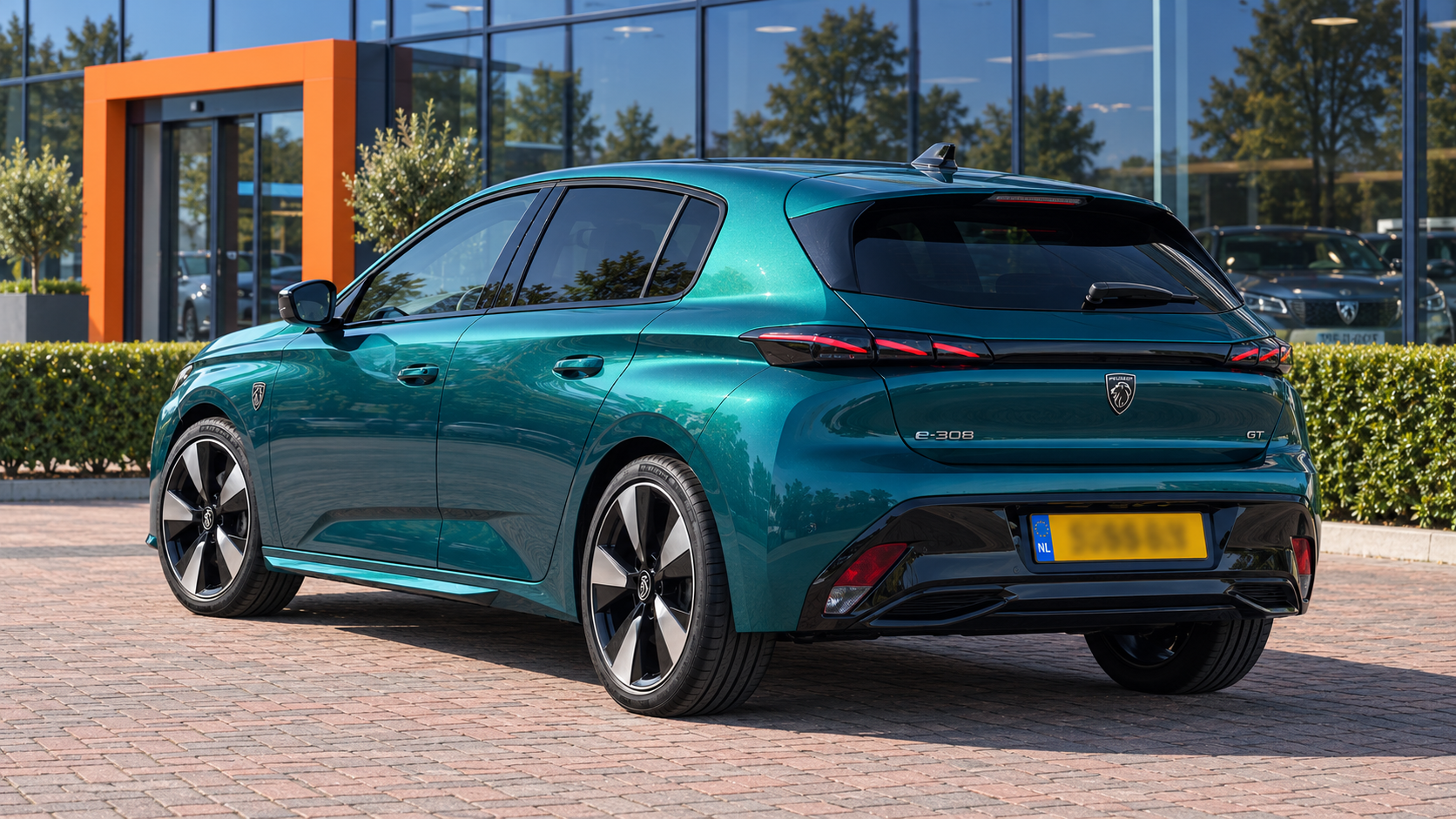 Peugeot e-308 van achteren