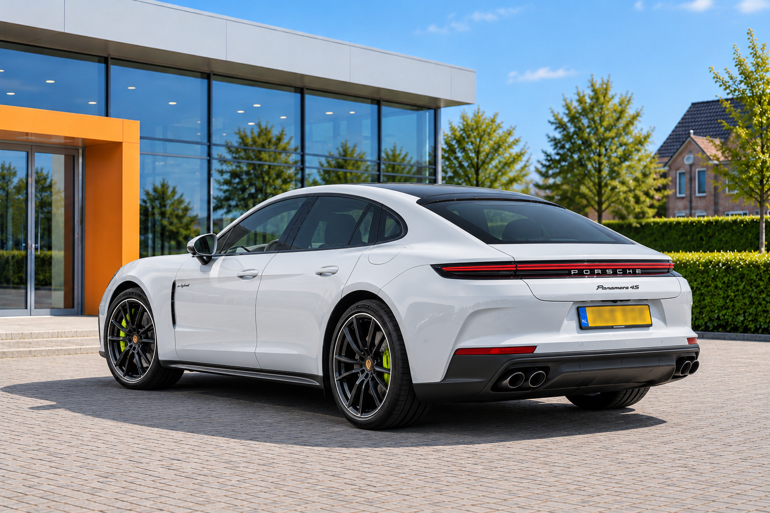 Porsche Panamera van achteren