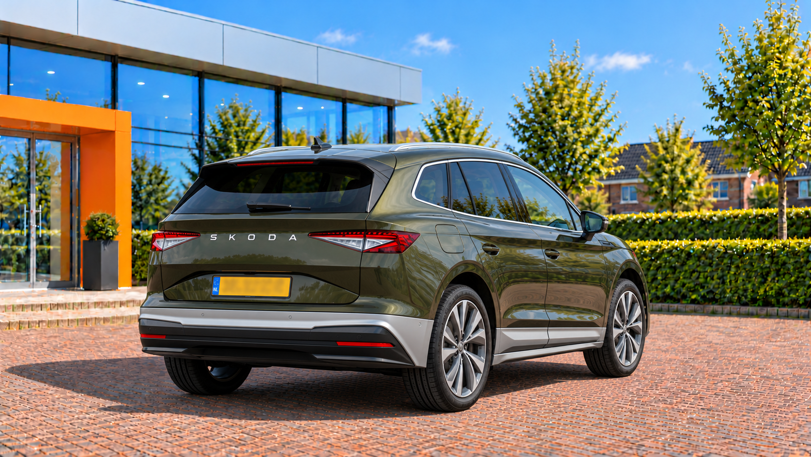 Skoda Enyaq van achteren